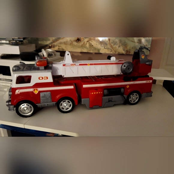 PAW Patrol Fire Truck Ultimate Rescue 24.5” Extendable 2ft Tall Ladder 03 Engine - Picture 4 of 7